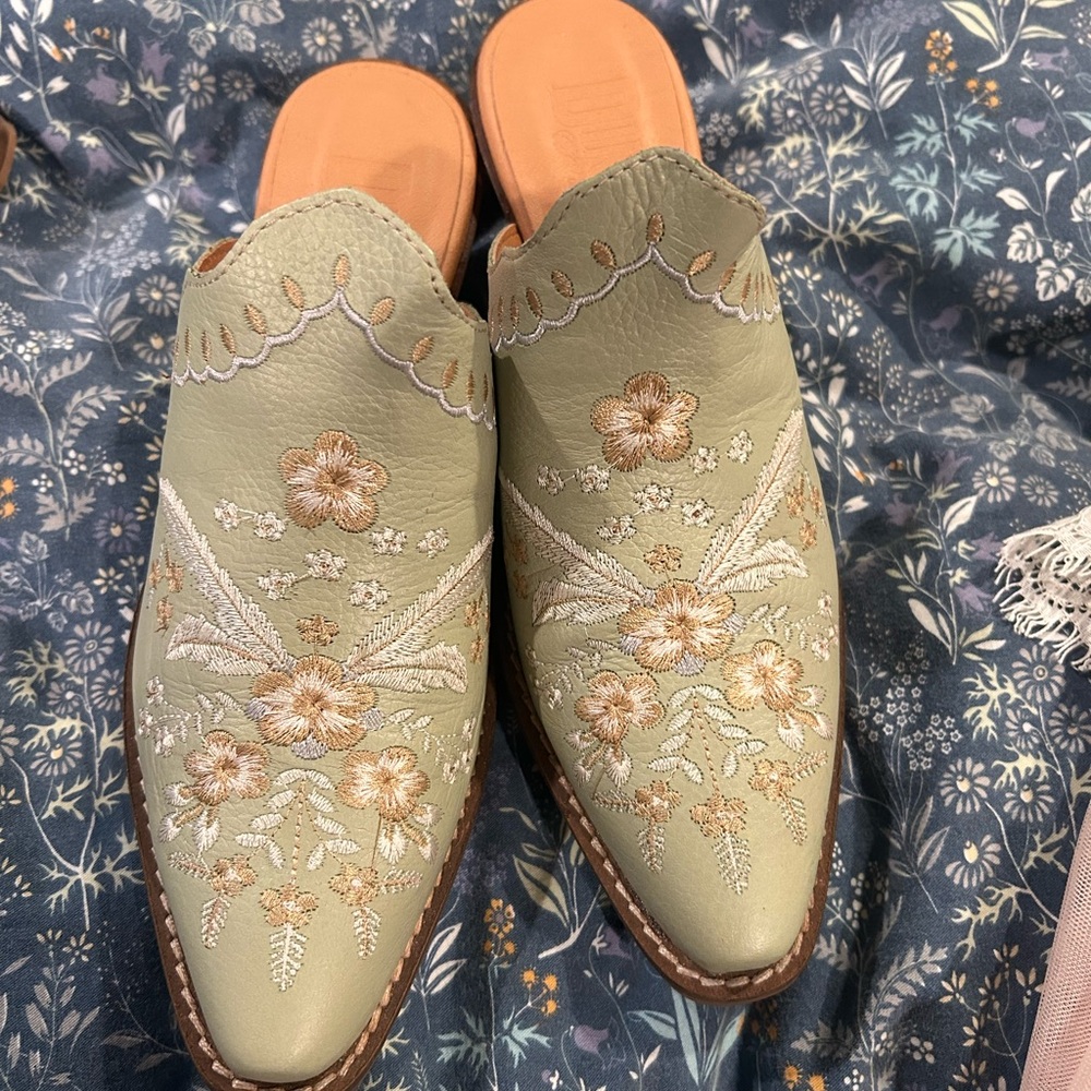 Dingo Green Embroidered Floral Mules
